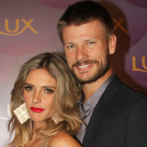 Fernanda Lima disse para a revista 'GQ' que ele e o marido, Rodrigo Hilbert, foram surpreendidos com a nova gravidez da apresentadora: 'Fomos em uma farmácia, compramos um teste de gravidez e pá'