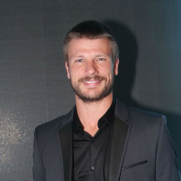 Rodrigo Hilbert recordou ter perdido uma irmã quando ela tinha 12 anos e ele nem havia nascido: 'Fui criado com as lembranças dela, com as fotos'