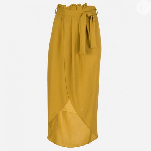 Outro modelo midi, é essa saia envelope da Amaro por R$189,90.