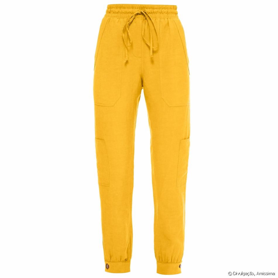 calças amarelas
