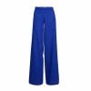 Para um look monocromático azul, a C&A sugere essa pantalona (R$149.99 )