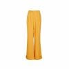 Que tal essa pantalona com pregas, amarela, da Maria Filó (R$479).