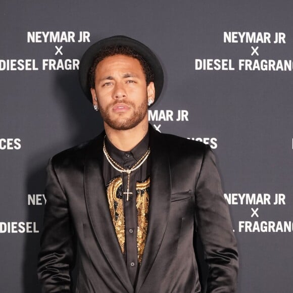 'Não se apavore nem desanime, pois o Senhor, o seu Deus, estará com você por onde andar', escreveu Neymar, investigado por denúncia de estupro