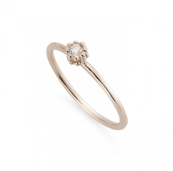 O anel solitário da linha MyCollection da H. Stern é feito em ouro rosé 18k com detalhe em diamante. Sai por R$ 2.400