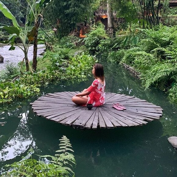 Anitta praticou meditação em Ubud, cidade de Bali, na Indonésia: 'Momento único'