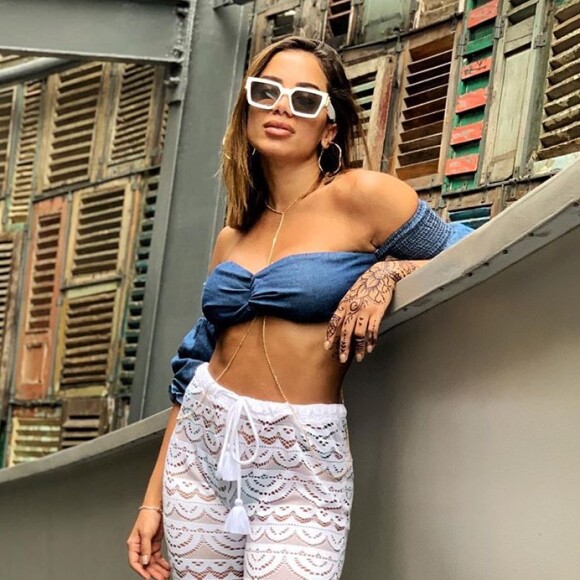 Anitta esbanjou estilo com produções inspiradoras. A cantora também trocou de looks com sua amiga Jéssica de Sá