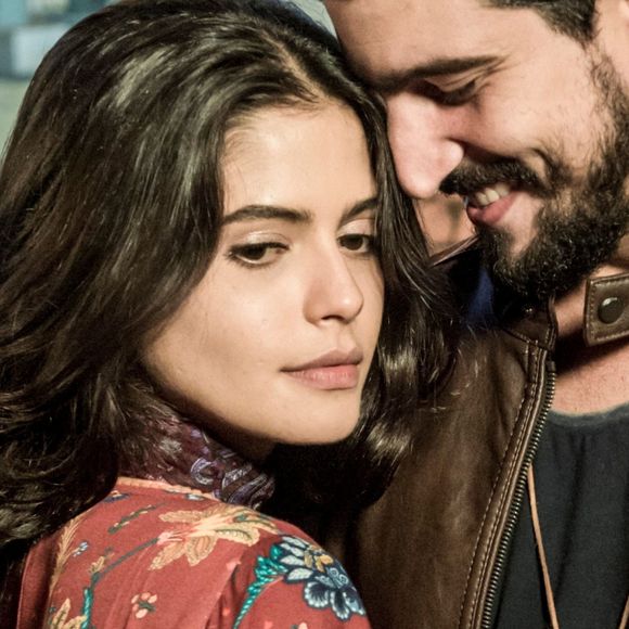 Após Dalila/Basma (Alice Wegmann) entrar no carro de Jamil (Renato Góes), e Laila (Julia Dalavia) vai pegar os dois juntos na novela 'Órfãos da Terra'.