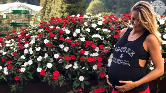Aos 8 meses de gravidez, Ticiane Pinheiro mostrou a filha mexendo na barriga nesta segunda-feira, 10 de junho de 2019