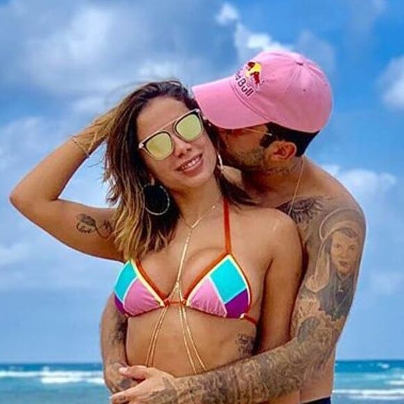 Anitta e Pedro Scooby trocaram declarações no 1º Dia dos Namorados juntos: 'Meu coração está radiante de alegria porque o destino te trouxe mais uma vez para minha vida'