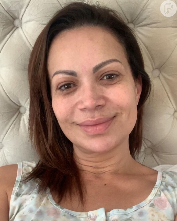 Solange Almeida apareceu de cara lavada em foto publicada no Instagram