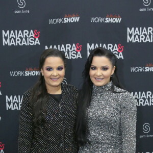 Maiara, fora do Instagram, se apresentou com a irmã em Minas Gerais