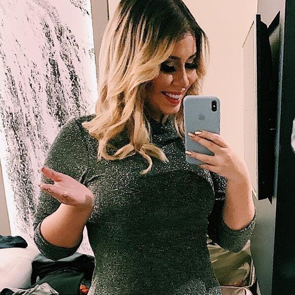 Marilia Mendonça aposta em vestido curto e tênis para show em Novo Hamburgo, em 16 de junho de 2019