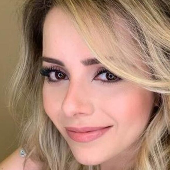 Sandy apostou em vestido cheio de brilho para ser madrinha do casamento da prima, a filha mais velha de Chitãozinhi, Aline Lima.