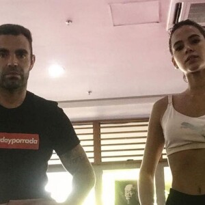 Bruna Marquezine driblou a preguiça no feriado desta quinta-feira, 20 de junho de 2019, e foi malhar com seu personal, Chico Salgado