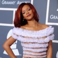 Rihanna é vista no Grammy de 2011 com cabelos alisados nos ombros. Neste ano, a bela lançou o seu sexto álbum 'Talk That Thalk'