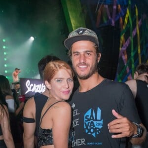 Isabella Santoni exaltou namoro com surfista Caio Vaz em entrevista