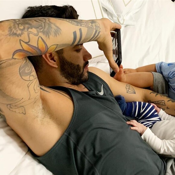 Gusttavo Lima curte os dias de folga com os filhos, Samuel e Gabriel