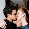 Sophia Abrahão e Sergio Malheiros trocaram beijos em evento da grife HStern