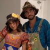 Anitta e Pedro Scooby usaram fantasias de casal na festa junina da artista