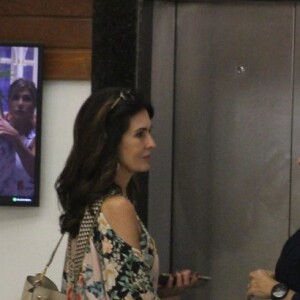 Fátima Bernardes foi fotografada com amiga em shopping carioca nesta sexta-feira, 28 de junho de 2019