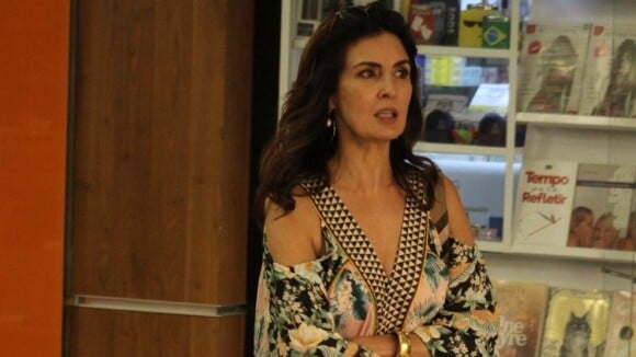 Ombros vazados: Fátima Bernardes usa tendência de moda em look. Fotos!