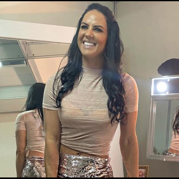 Graciele Lacerda mostra corpo sarado de cropped e minishort em foto: 'Motivação'