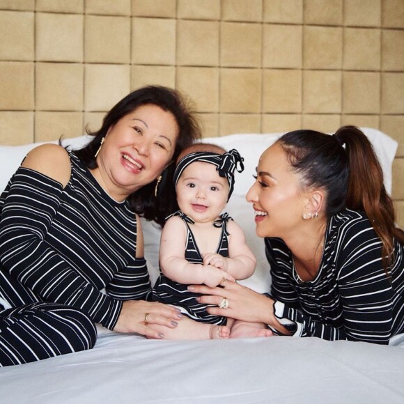 Sabrina Sato mostra mãe e filha com looks iguais