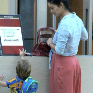 Sophie Charlotte levou o filho, Otto, de 3 anos, ao cinema em shopping do Rio nesta terça-feira, 2 de julho de 2019