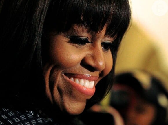 Michelle Obama conta que fez franja para passar pela crise da meia-idade durante entrevista em talk show, em fevereiro de 2013