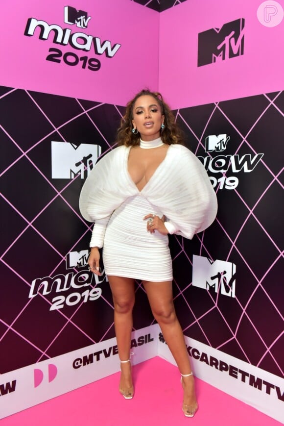 Anitta usou vestido grifado e poderoso para o prêmio MTV MIAW 2019