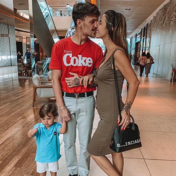 Saulo Poncio gerou dúvida nos seguidores ao exibir braço com o pé do Davi nesta sexta-feira, dia 05 de julho de 2019