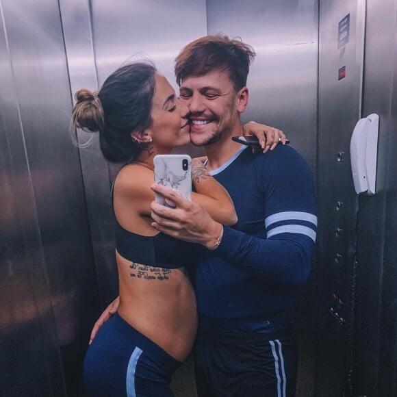 Gabi Brandt e Saulo Poncio compartilharam fotos das primeiras horas com o filho nesta sexta-feira, dia 05 de julho de 2019