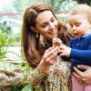 Kate Middleton tem apostado com mais frequências em estampas florais