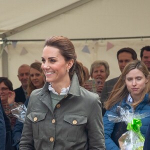 Kate Middleton surgiu até com coturnos em em visita recente na Inglaterra