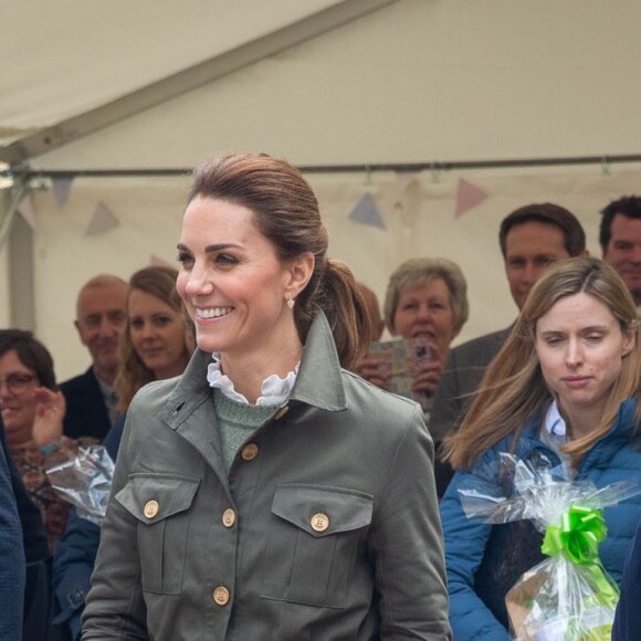 Kate Middleton surgiu até com coturnos em em visita recente na Inglaterra