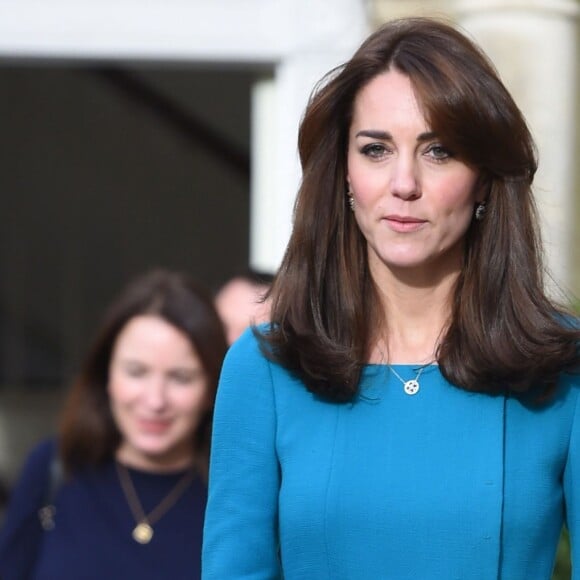 Kate Middleton recorria ao clássico sem medo: vestidos com mangas e cortes mais retos eram muito presentes