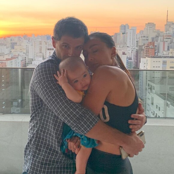 Sabrina Sato estava animada arrumando a mala da filha, Zoe, antes de uma viagem em família