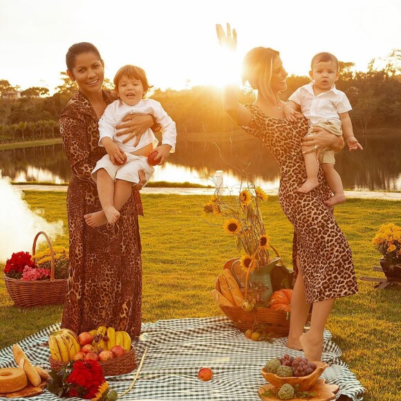 Andressa Suita estrelou ensaio fotográfico ao lado da mãe, Suely Surita, e dos filhos, Gabriel e Samuel
