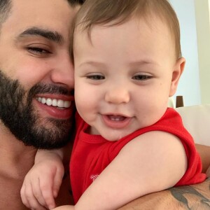 Gusttavo Lima compartilha vários momentos com o filho Samuel, de 1 ano