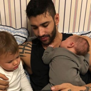 Gusttavo Lima compartilha vários momentos com os filhos, Gabriel e Samuel, que completa 1 ano nesta quarta-feira, 24 de julho de 2019