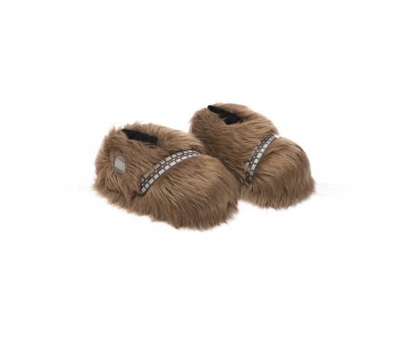 Dicas de presentes para o Dia dos Pais para os fãs de Star Wars curtirem o frio com conforto. Que tal as pantufas 3D Chewbacca da loja virtual Pantufas no valor de R$ 149,51?
