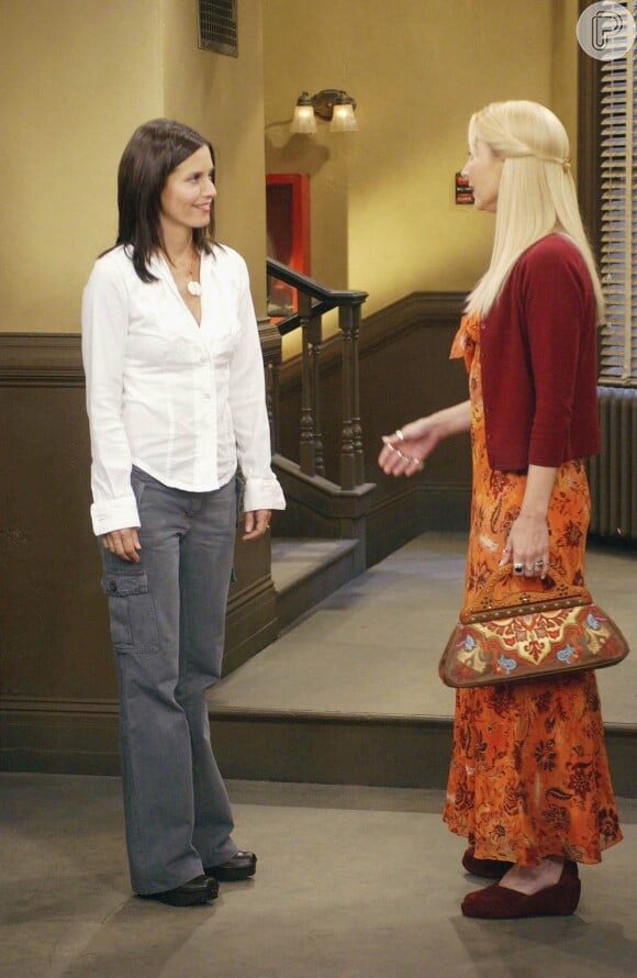 E o que dizer da calça cargo da Monica, que é um tem-que-ter deste inverno; assim como o longo floral da Phoebe