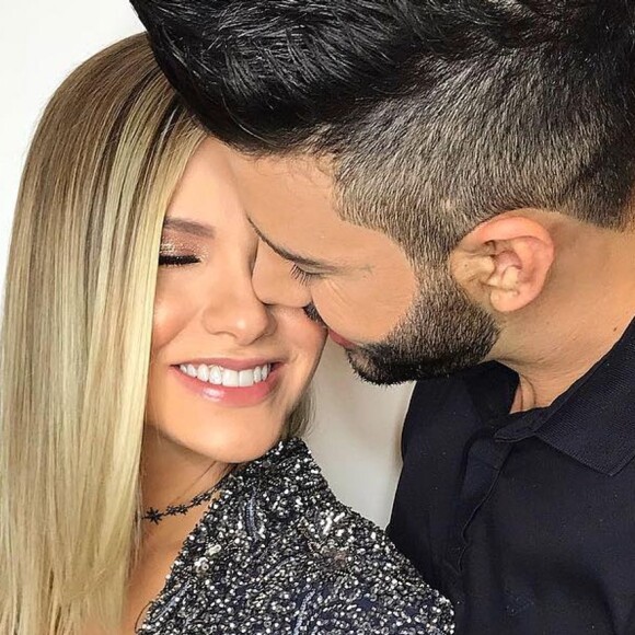 Gusttavo Lima beija e elogia Andressa Suita no palco durante show na sexta-feira, dia 20 de julho de 2019