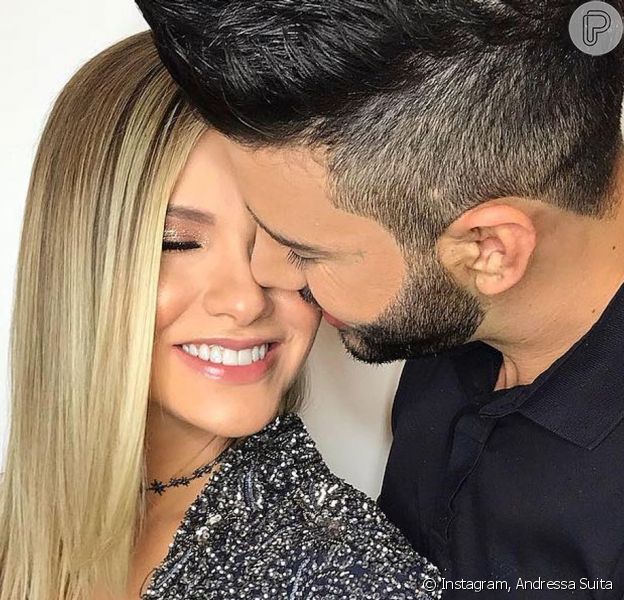 Gusttavo Lima beija e elogia Andressa Suita no palco durante show na sexta-feira, dia 20 de julho de 2019