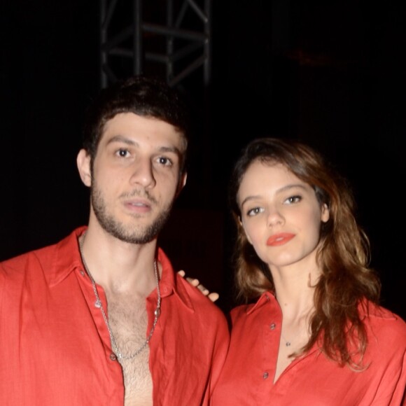 Foi Laura Neiva quem pediu Chay Suede em casamento