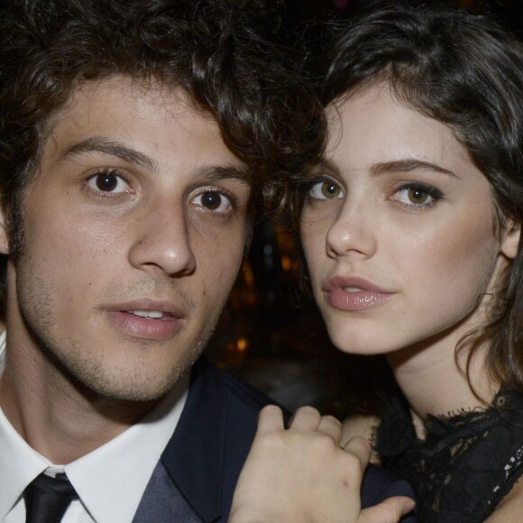 Laura Neiva e Chay Suede serão pais de uma menina