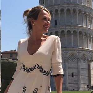 Eliana posa com look estiloso durante férias na Itália