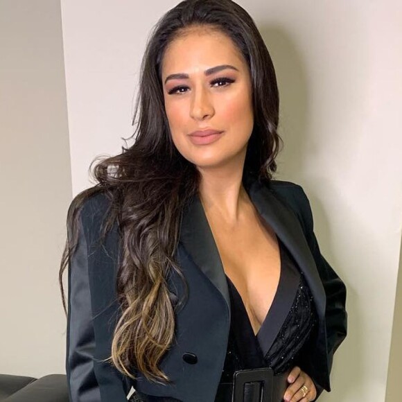 Dupla de Simaria, Simone exibe resultado de megahair no cabelo neste domingo, dia 21 de julho de 2019