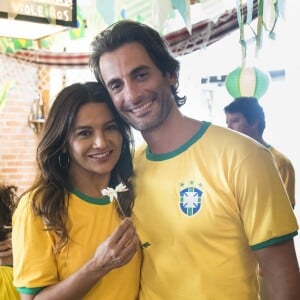 Herculano (Humberto Martins) falará sobre a empresa que Janaína (Dira Paes) e Raimundo (Flavio Tolezani) fundaram na novela 'Verão 90'