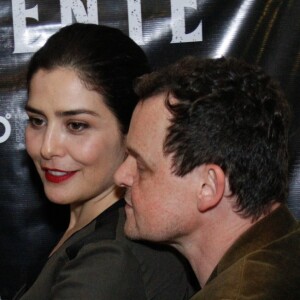 Letícia Sabatella prestigiou o amigo Matheus Nachtergaele em pré-estreia do filme 'A Serpente'